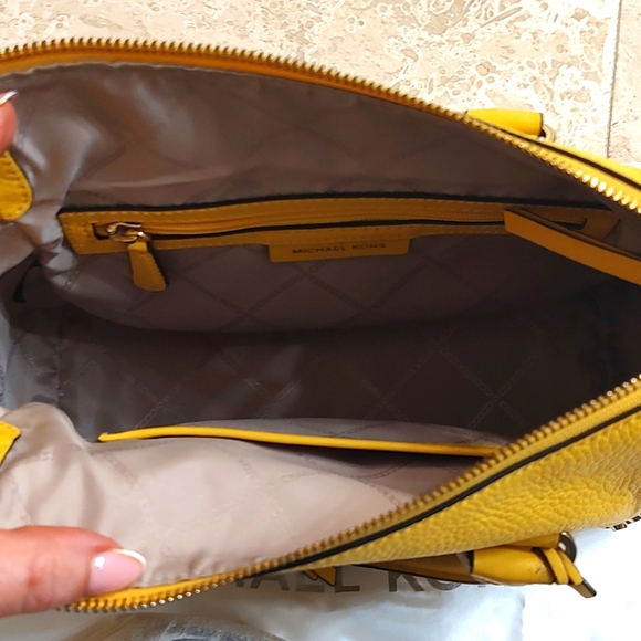 MK Purse - Picture 8 of 8